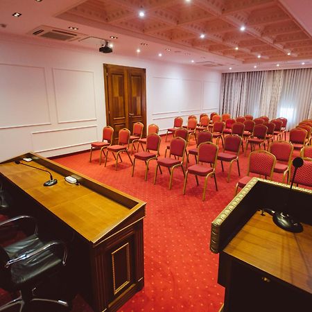 Star Hill Hotel & Spa Prishtine Bagian luar foto