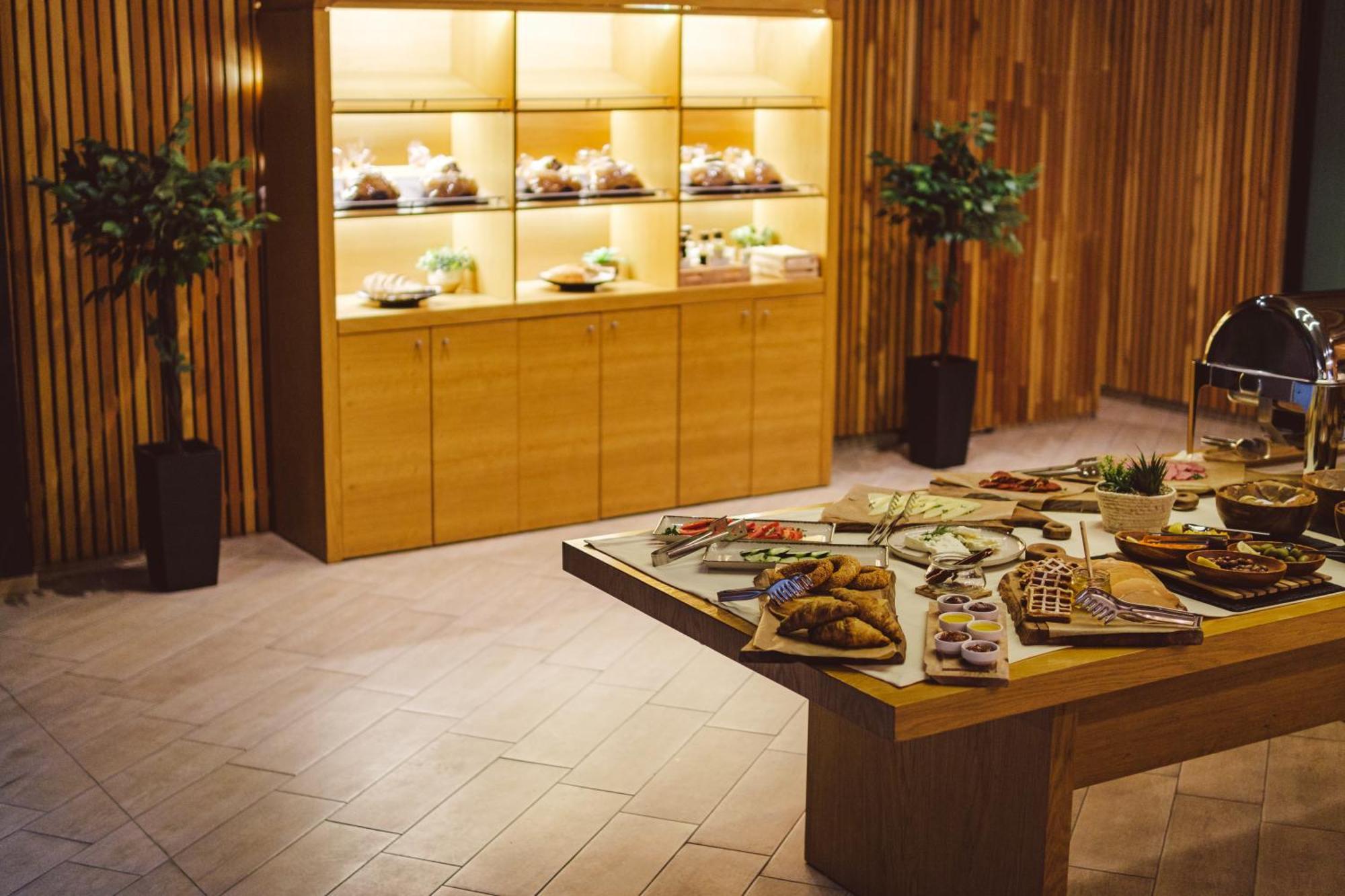 Star Hill Hotel & Spa Prishtine Bagian luar foto