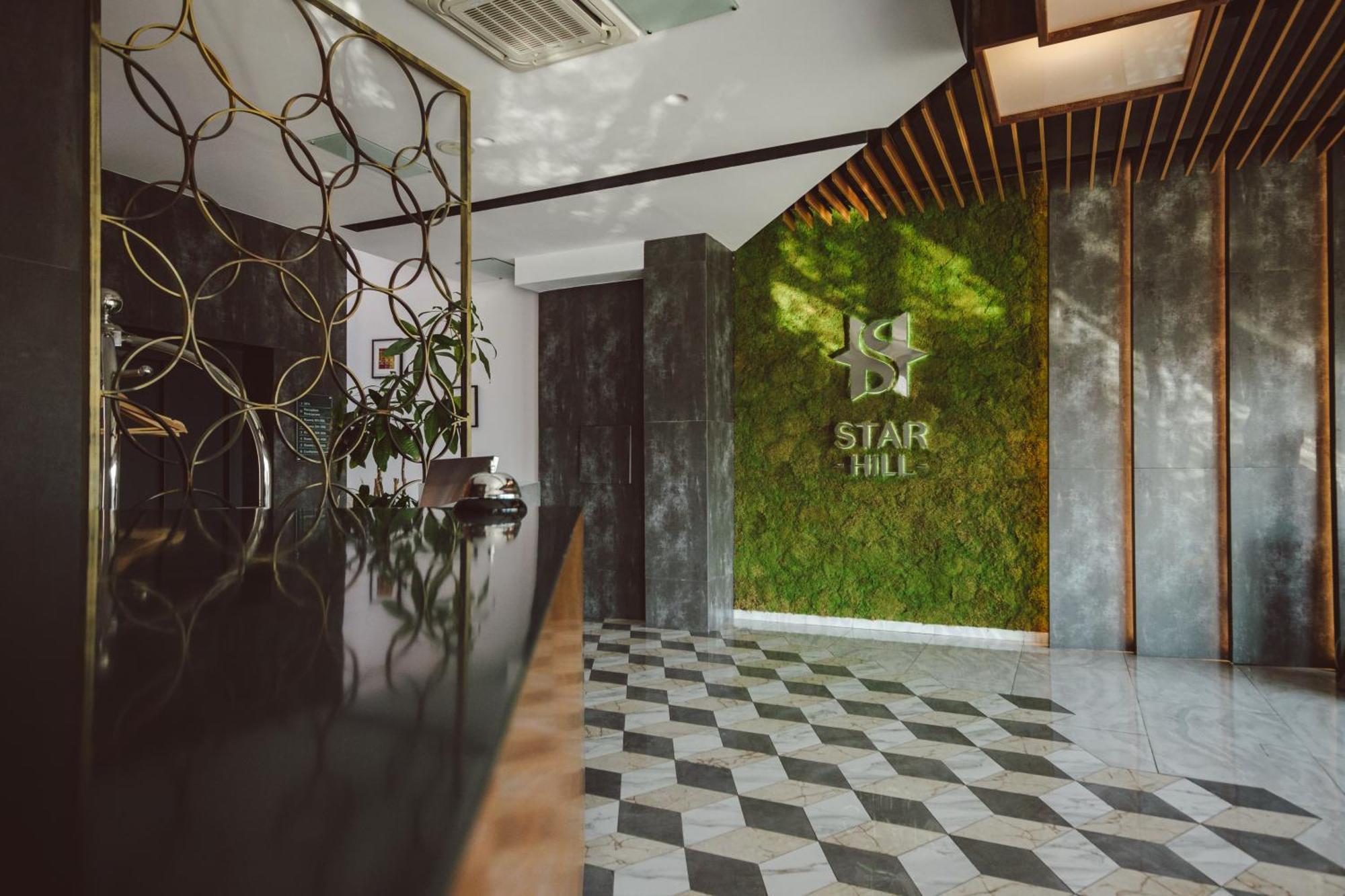 Star Hill Hotel & Spa Prishtine Bagian luar foto