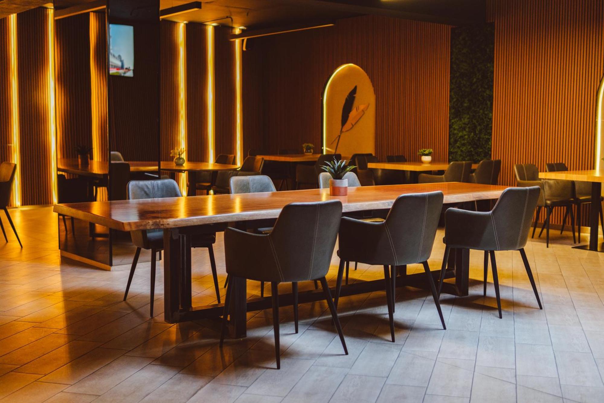Star Hill Hotel & Spa Prishtine Bagian luar foto