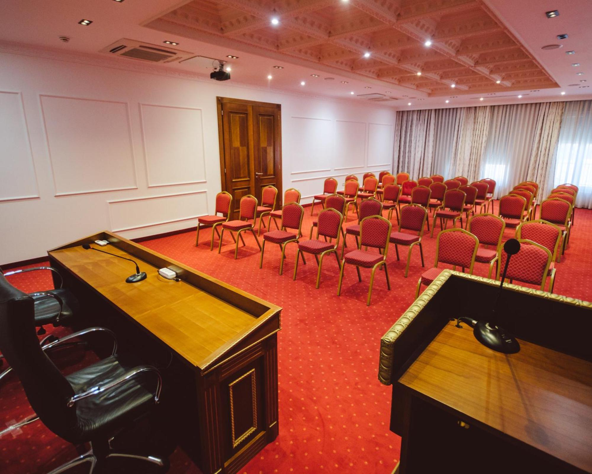 Star Hill Hotel & Spa Prishtine Bagian luar foto