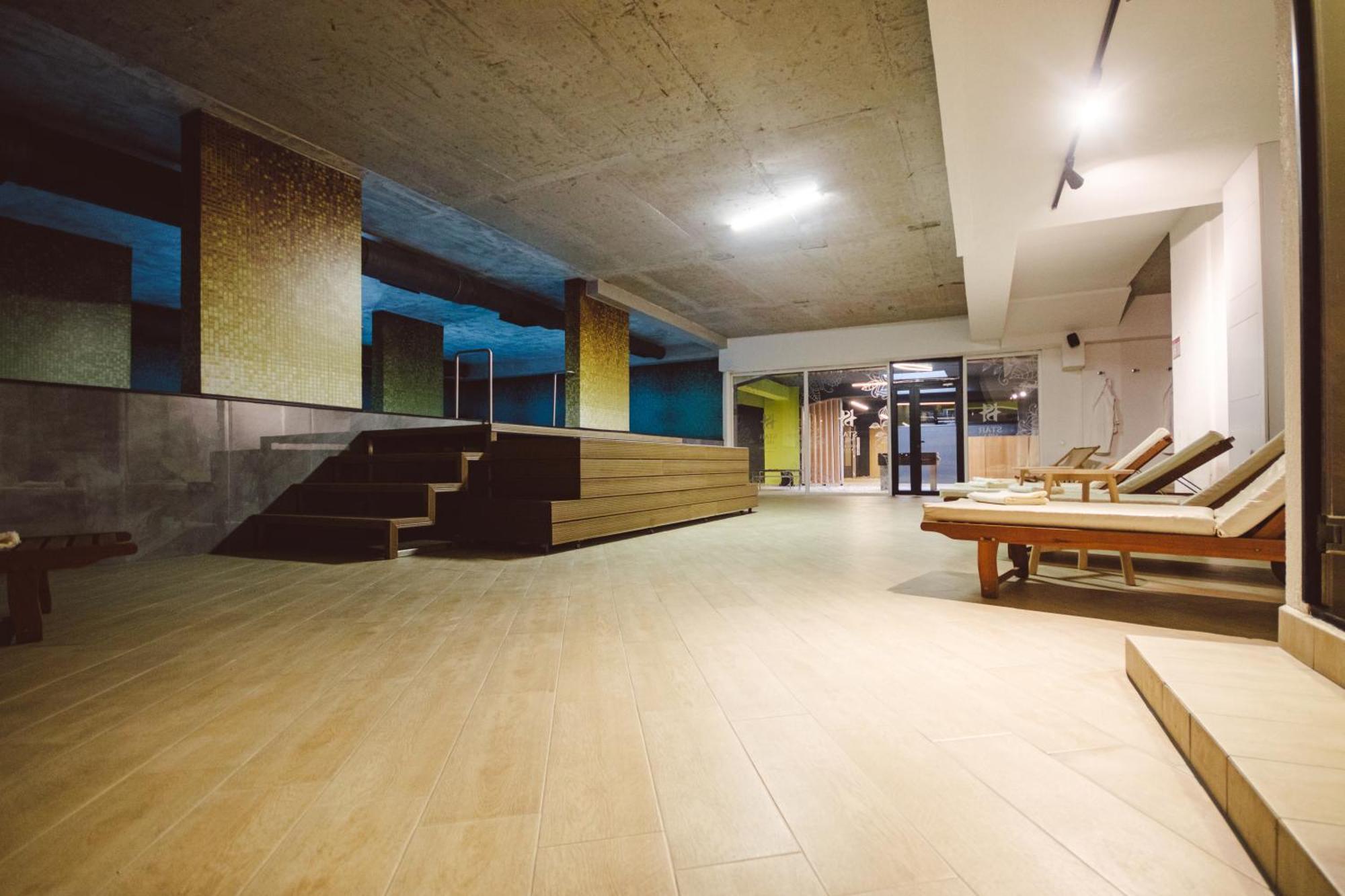 Star Hill Hotel & Spa Prishtine Bagian luar foto