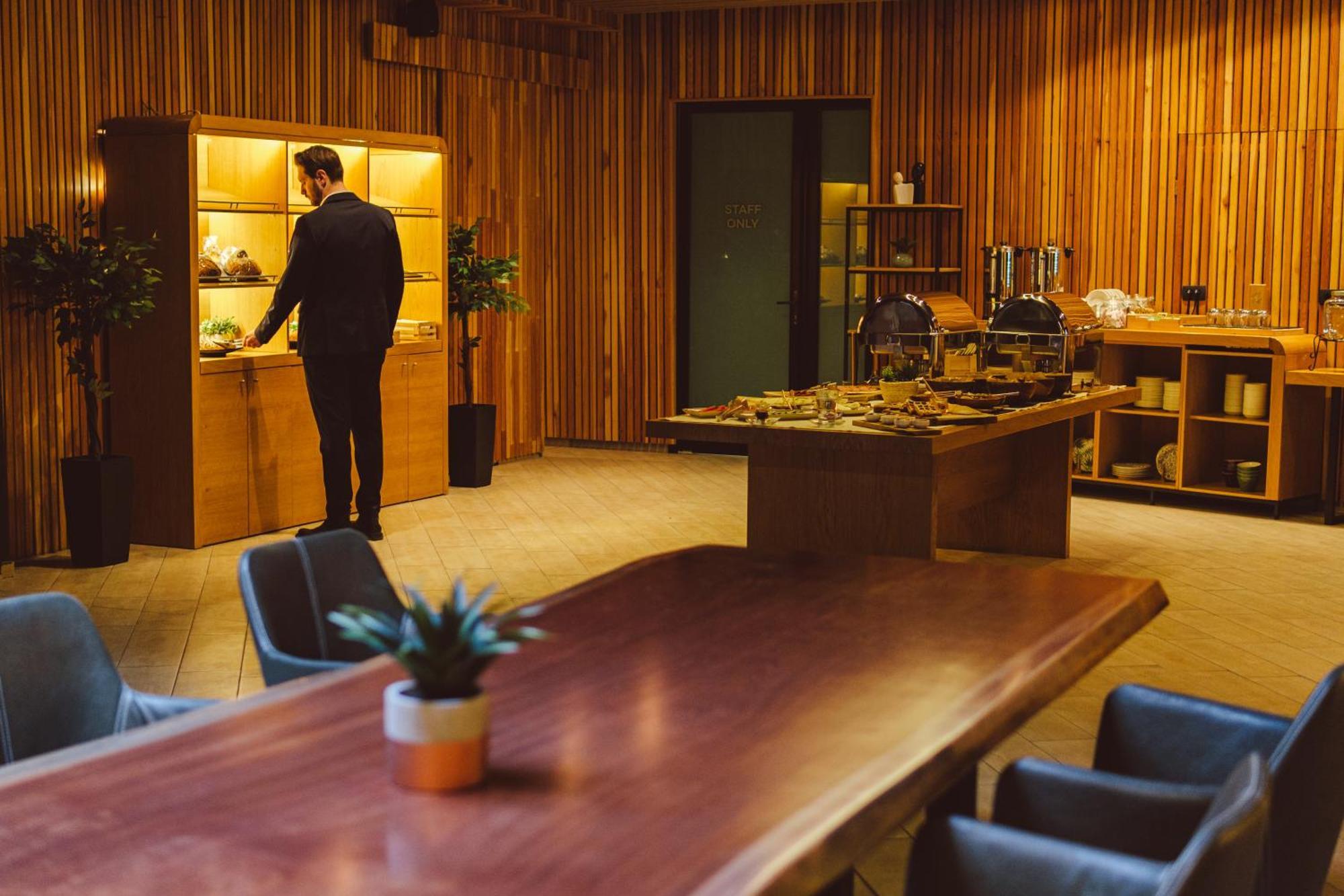 Star Hill Hotel & Spa Prishtine Bagian luar foto
