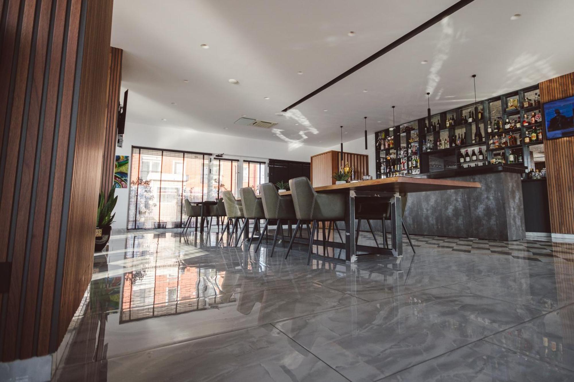 Star Hill Hotel & Spa Prishtine Bagian luar foto