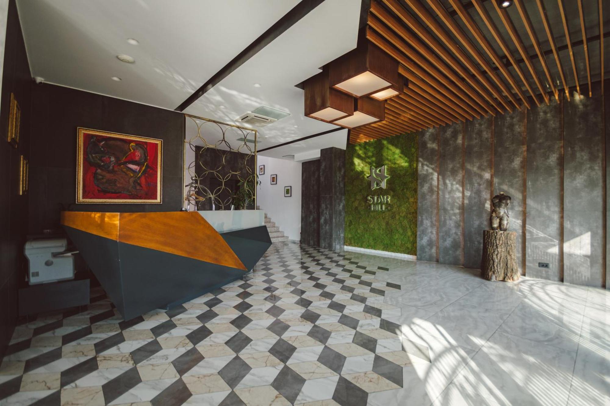 Star Hill Hotel & Spa Prishtine Bagian luar foto