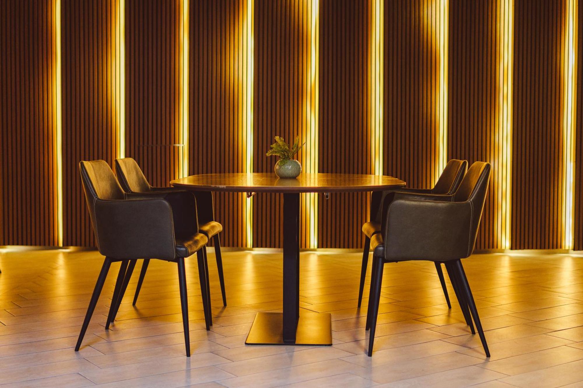 Star Hill Hotel & Spa Prishtine Bagian luar foto