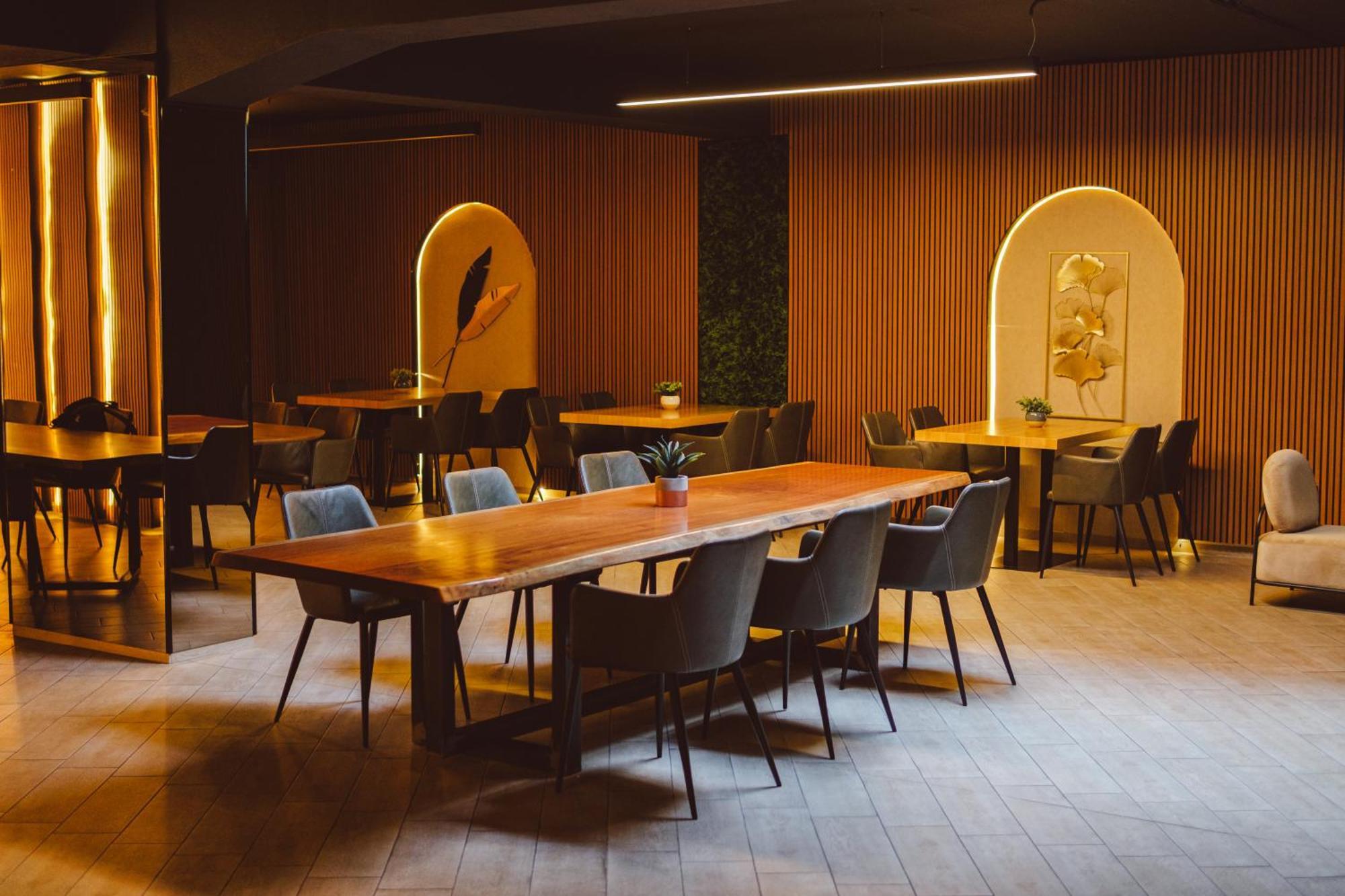Star Hill Hotel & Spa Prishtine Bagian luar foto