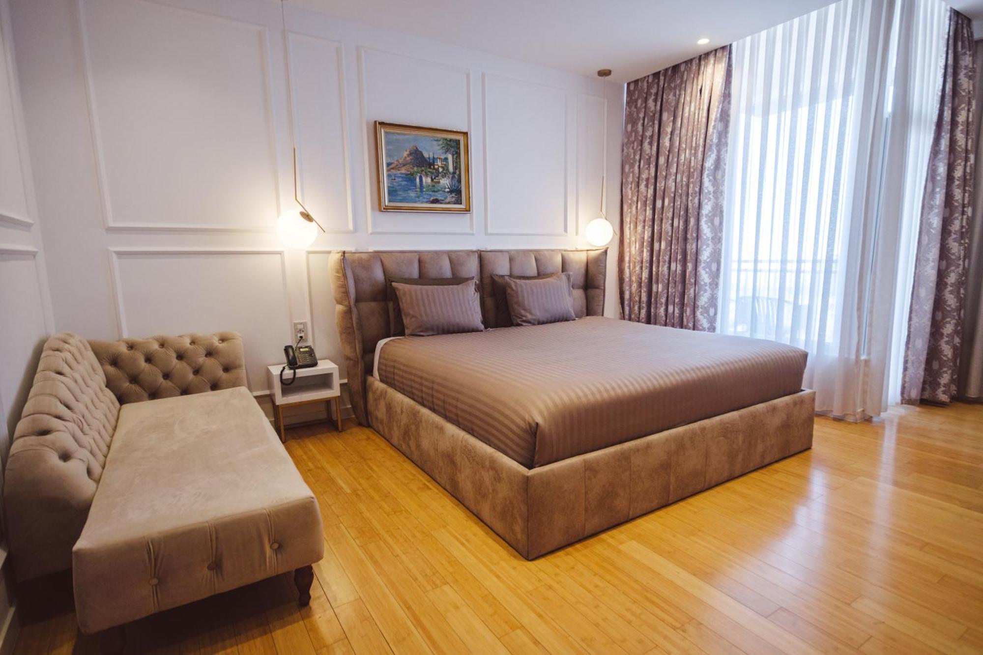 Star Hill Hotel & Spa Prishtine Bagian luar foto