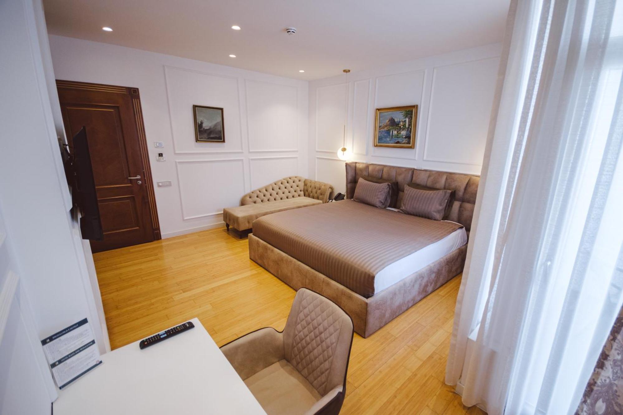 Star Hill Hotel & Spa Prishtine Bagian luar foto