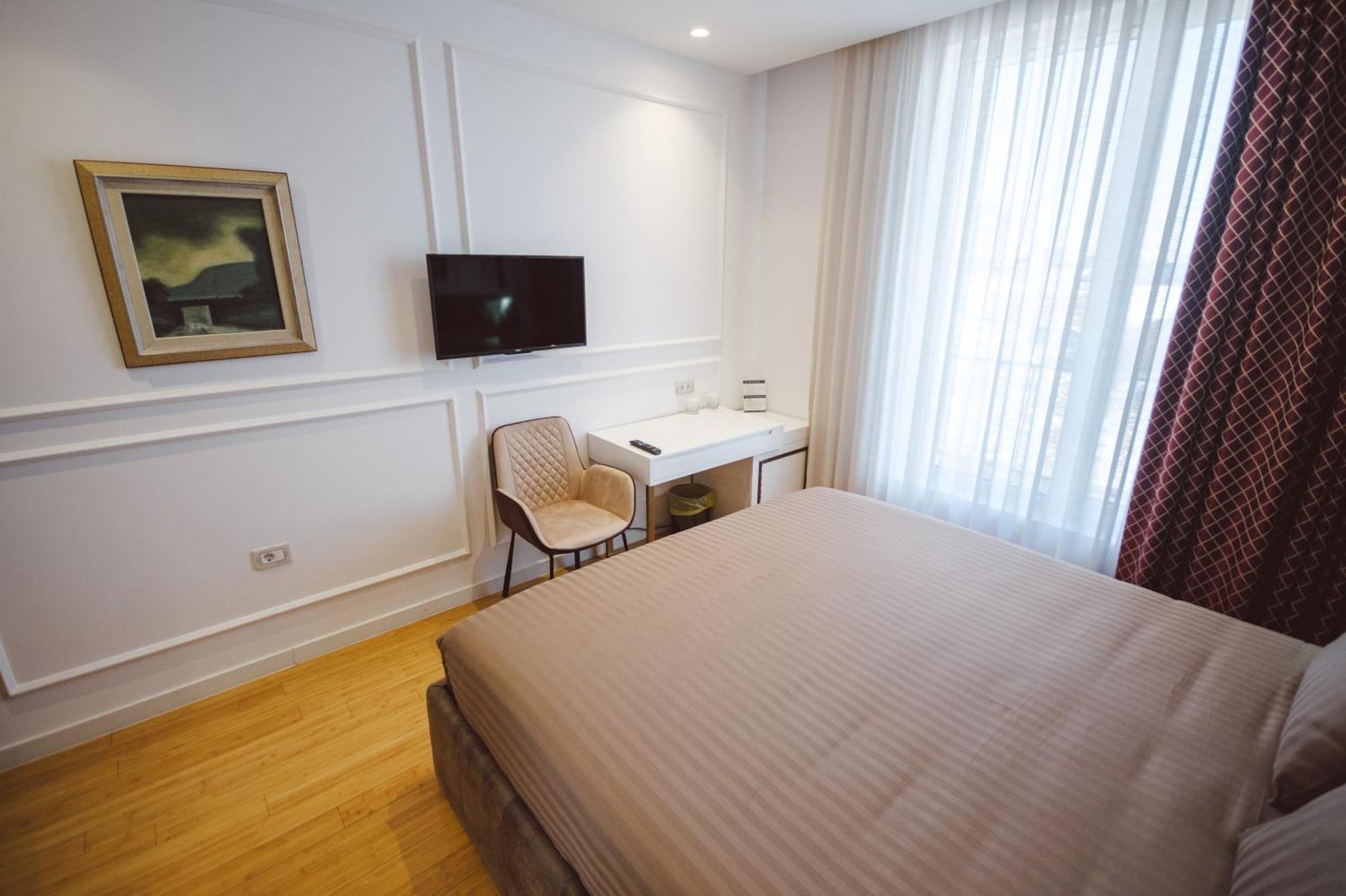 Star Hill Hotel & Spa Prishtine Bagian luar foto