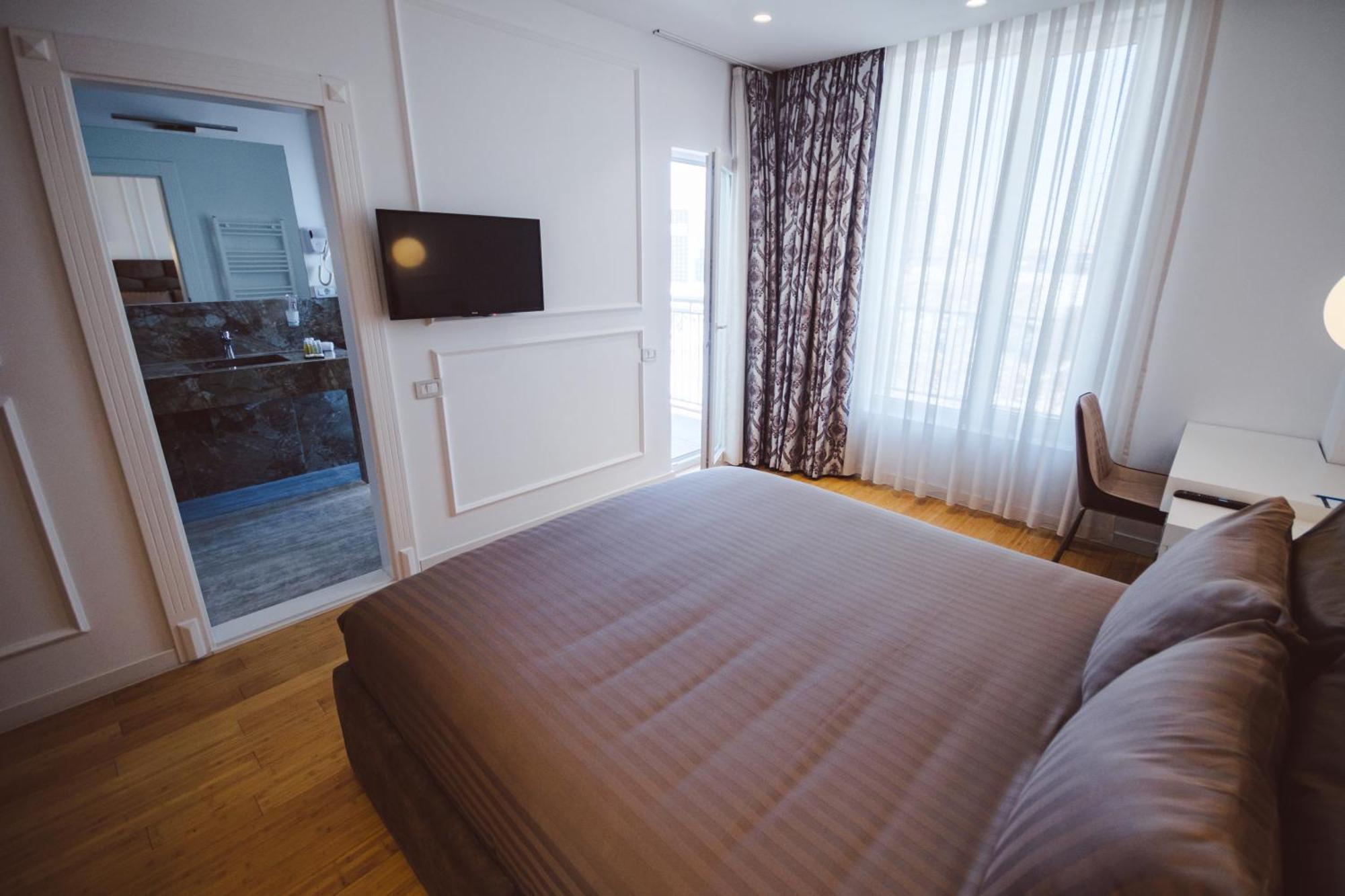 Star Hill Hotel & Spa Prishtine Bagian luar foto