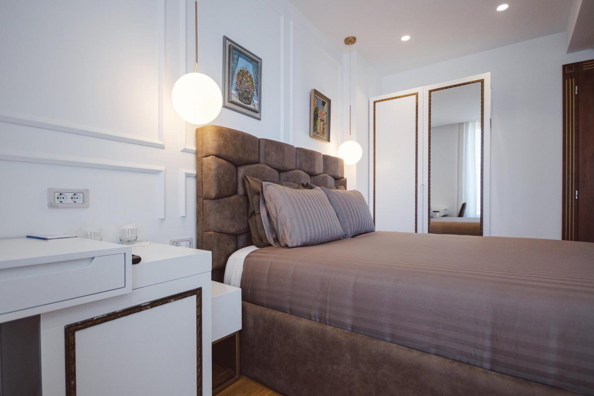 Star Hill Hotel & Spa Prishtine Bagian luar foto