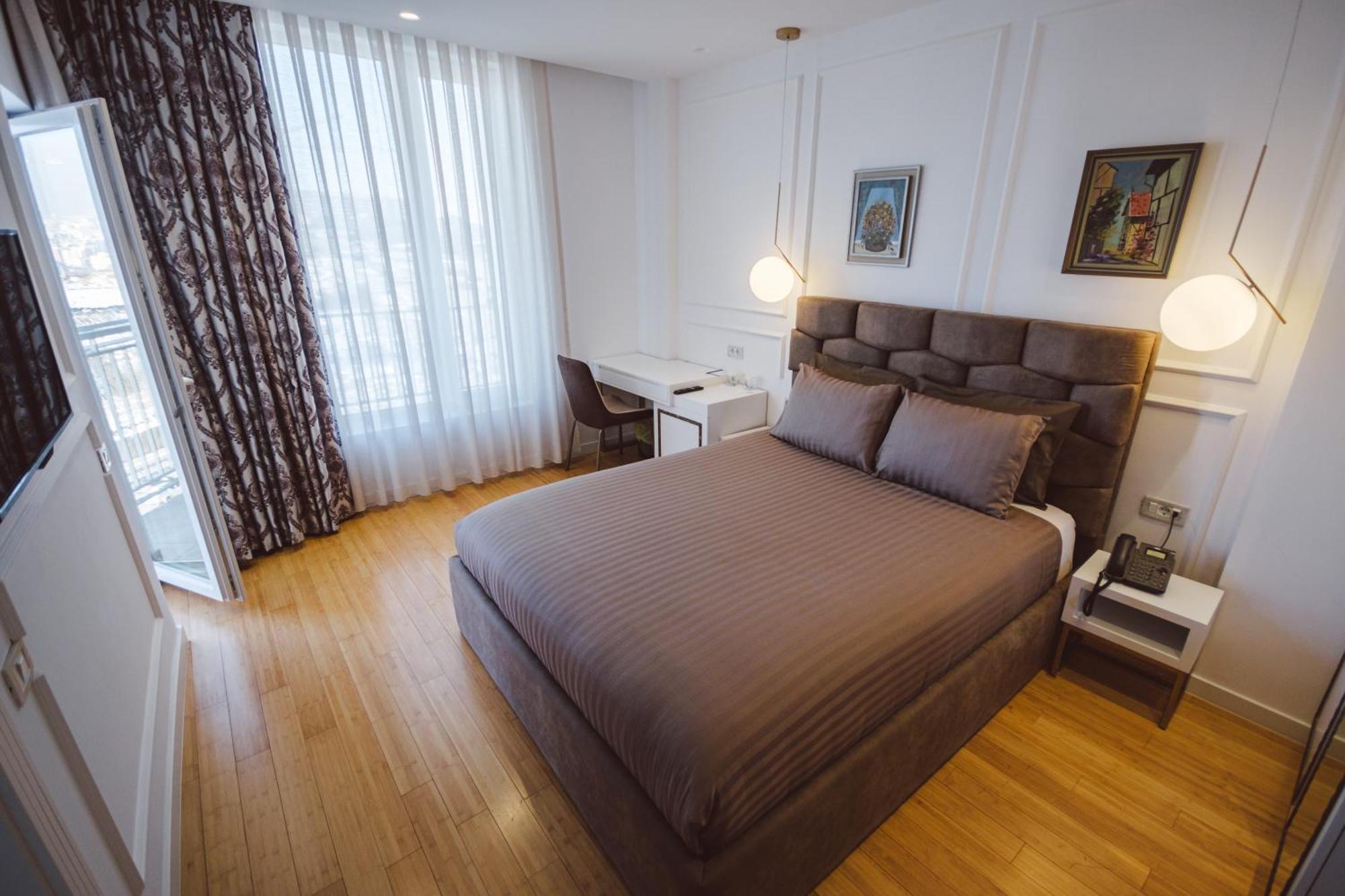 Star Hill Hotel & Spa Prishtine Bagian luar foto