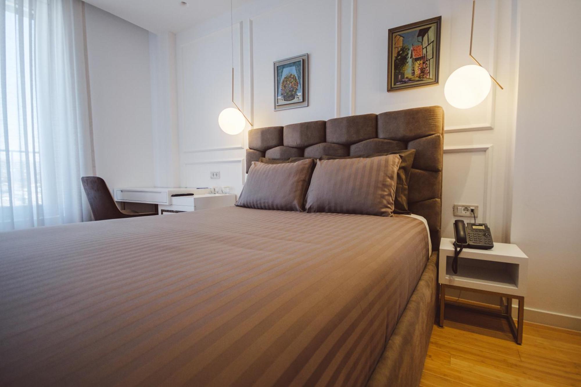Star Hill Hotel & Spa Prishtine Bagian luar foto