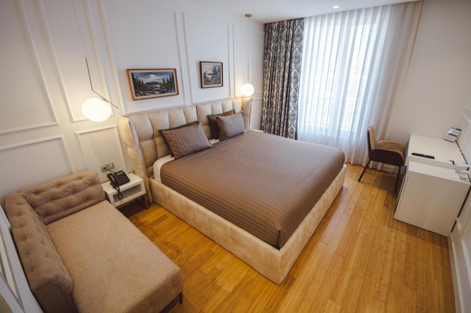 Star Hill Hotel & Spa Prishtine Bagian luar foto