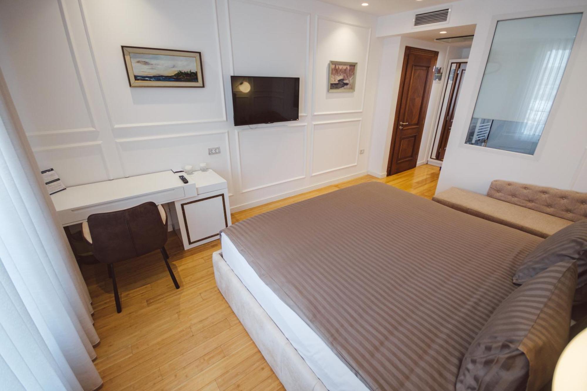Star Hill Hotel & Spa Prishtine Bagian luar foto