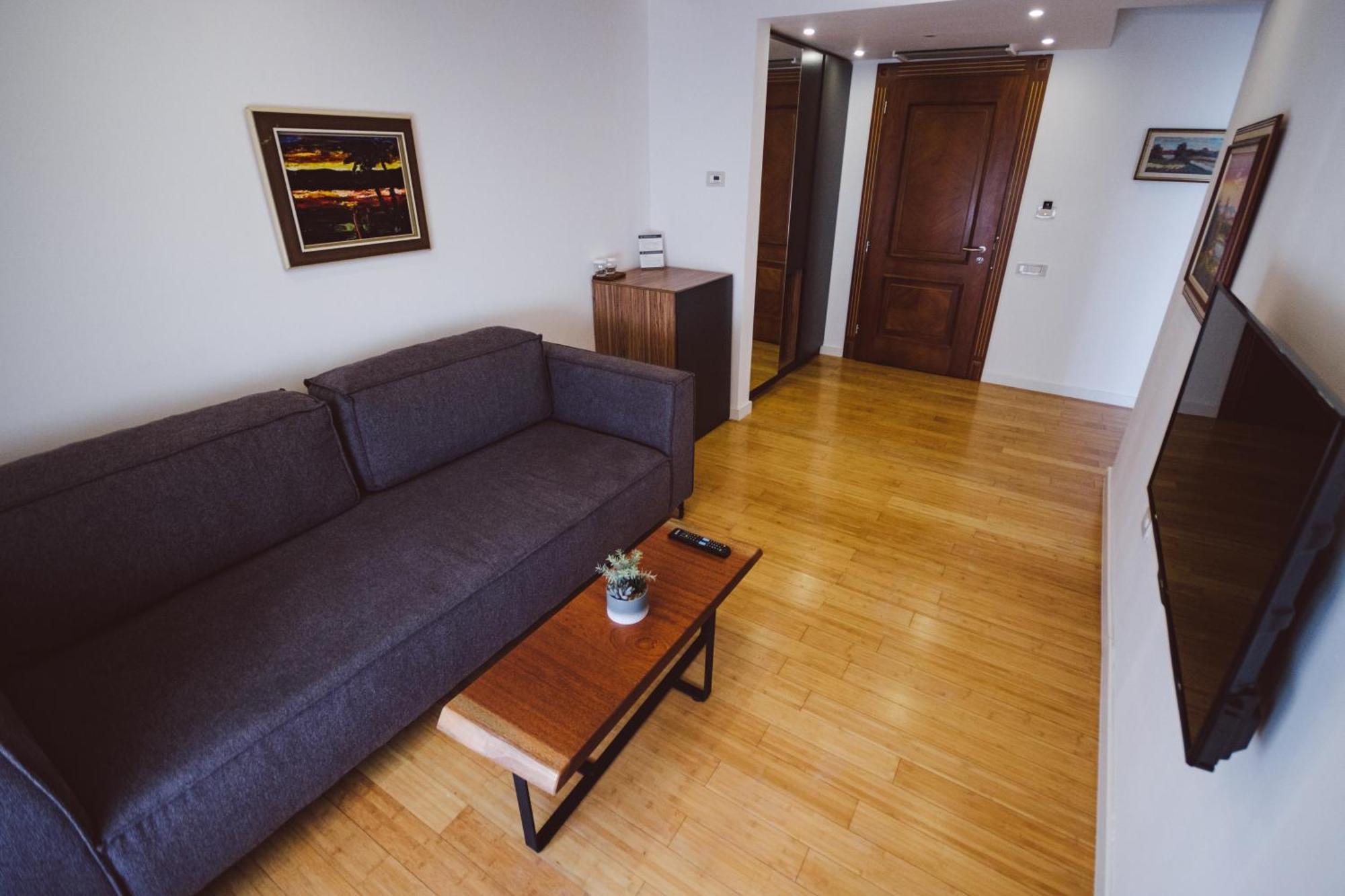 Star Hill Hotel & Spa Prishtine Bagian luar foto